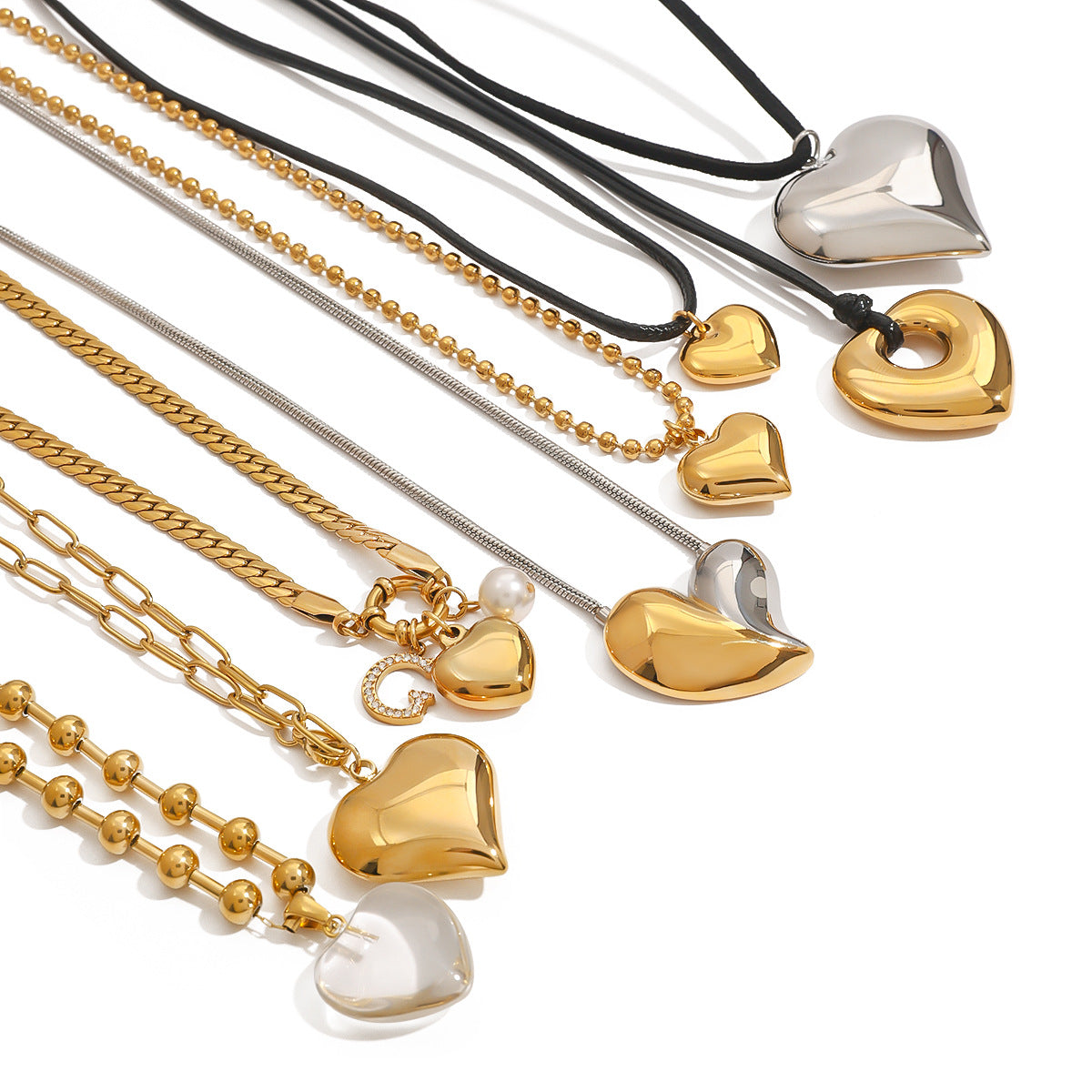 Elegante collana con ciondolo a forma di cuore in acciaio inossidabile con finitura placcata per donna, catena clavicolare minimalista