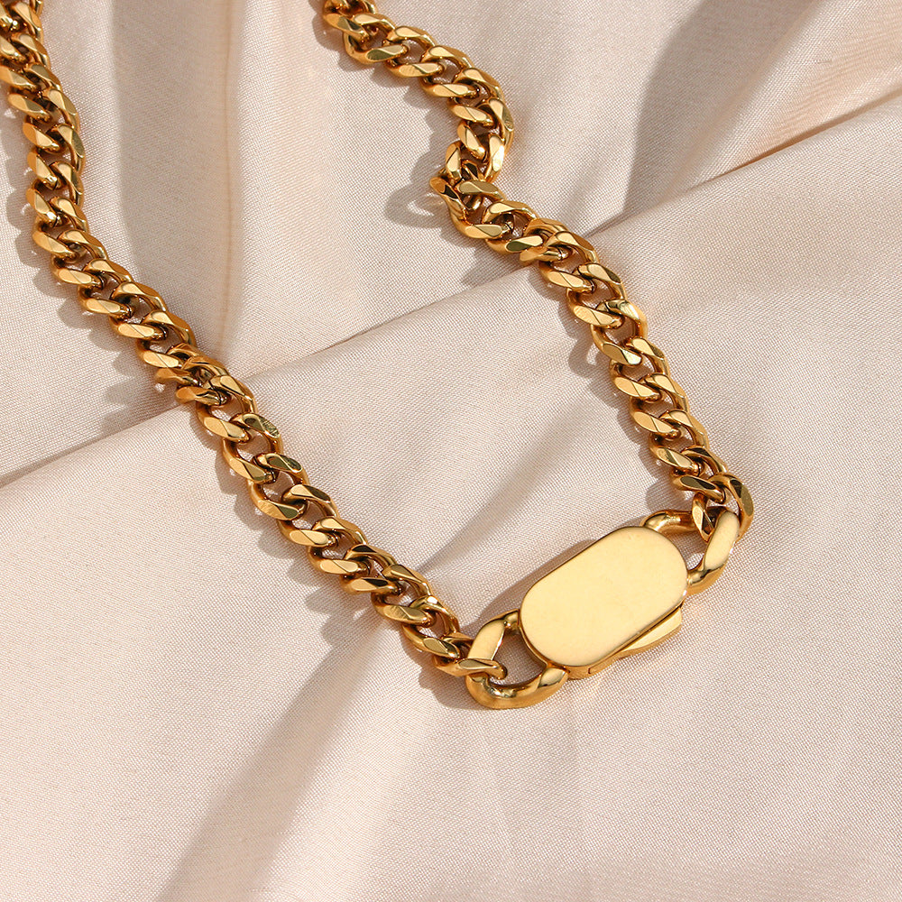 Fashionable Geometric Oval Stainless Steel Pendant Necklace for Women with Polished Finish and Cuban Chain