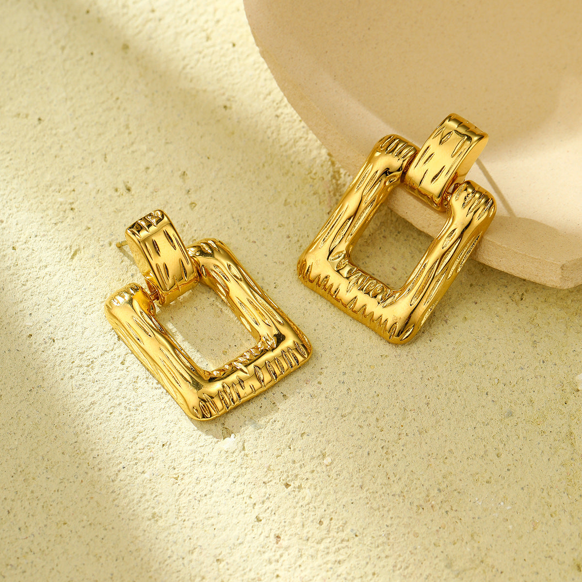 Orecchini Minimalisti da Donna in Acciaio al Titanio con Forma Quadrata Geometrica Placcati in Oro 18K