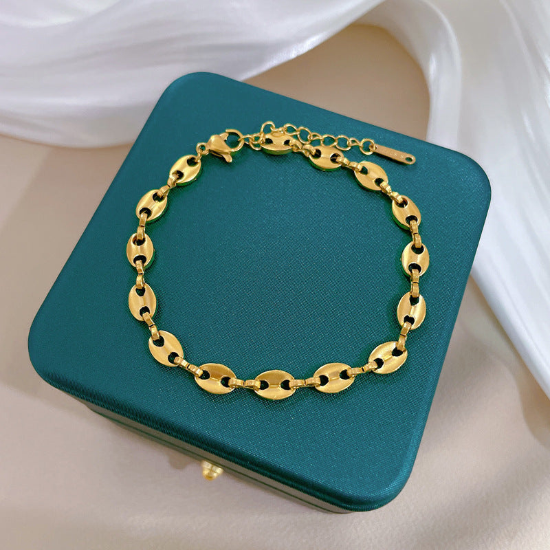 Pulsera con dije de nariz de cerdo minimalista de acero de titanio para mujer con baño de oro estilo coreano vintage