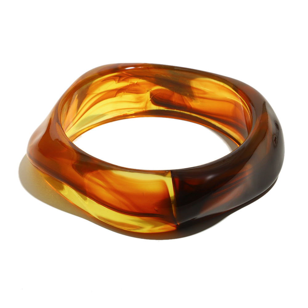 Bracciale a fascia larga in acrilico con forme geometriche e pentagono ritorto per donna con finitura ecologica
