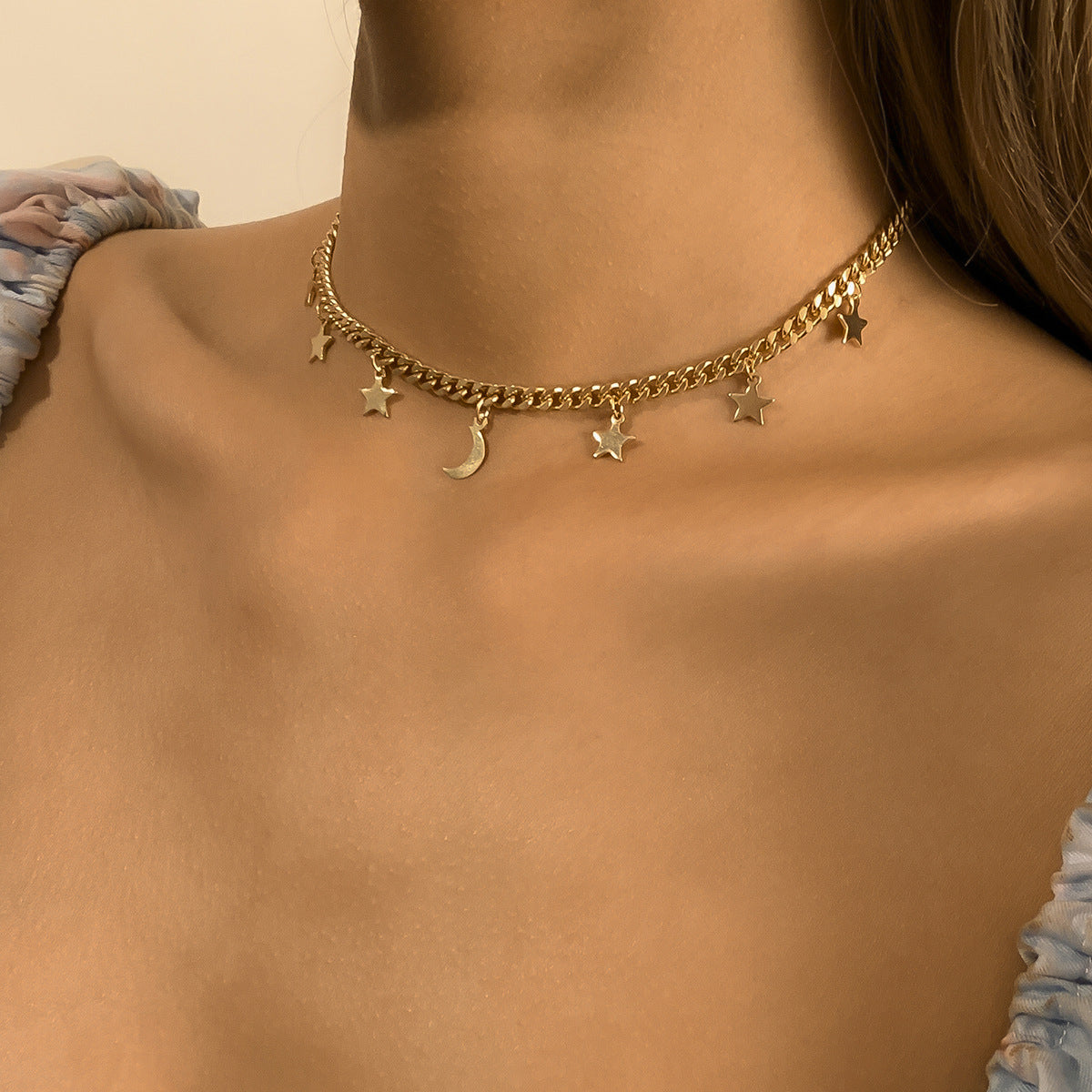 Collana con ciondolo a stella e luna minimalista con nappe per donna, design geometrico in lega con finitura elettrodeposita su catena a croce