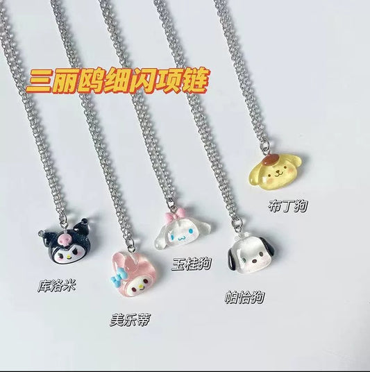 Collar con colgante de resina de personaje de dibujos animados minimalista para niños con acabado de esmalte y cadena tipo caja