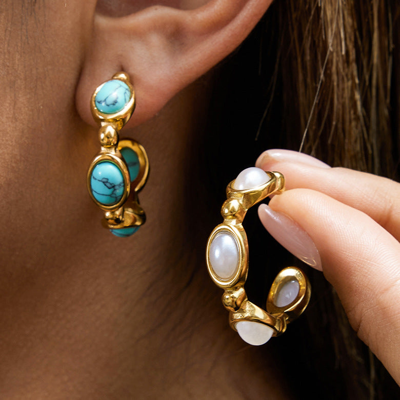 Aretes Geométricos de Perlas de Resina Turquesa en Acero de Titanio con Acabado Galvanizado para Mujer