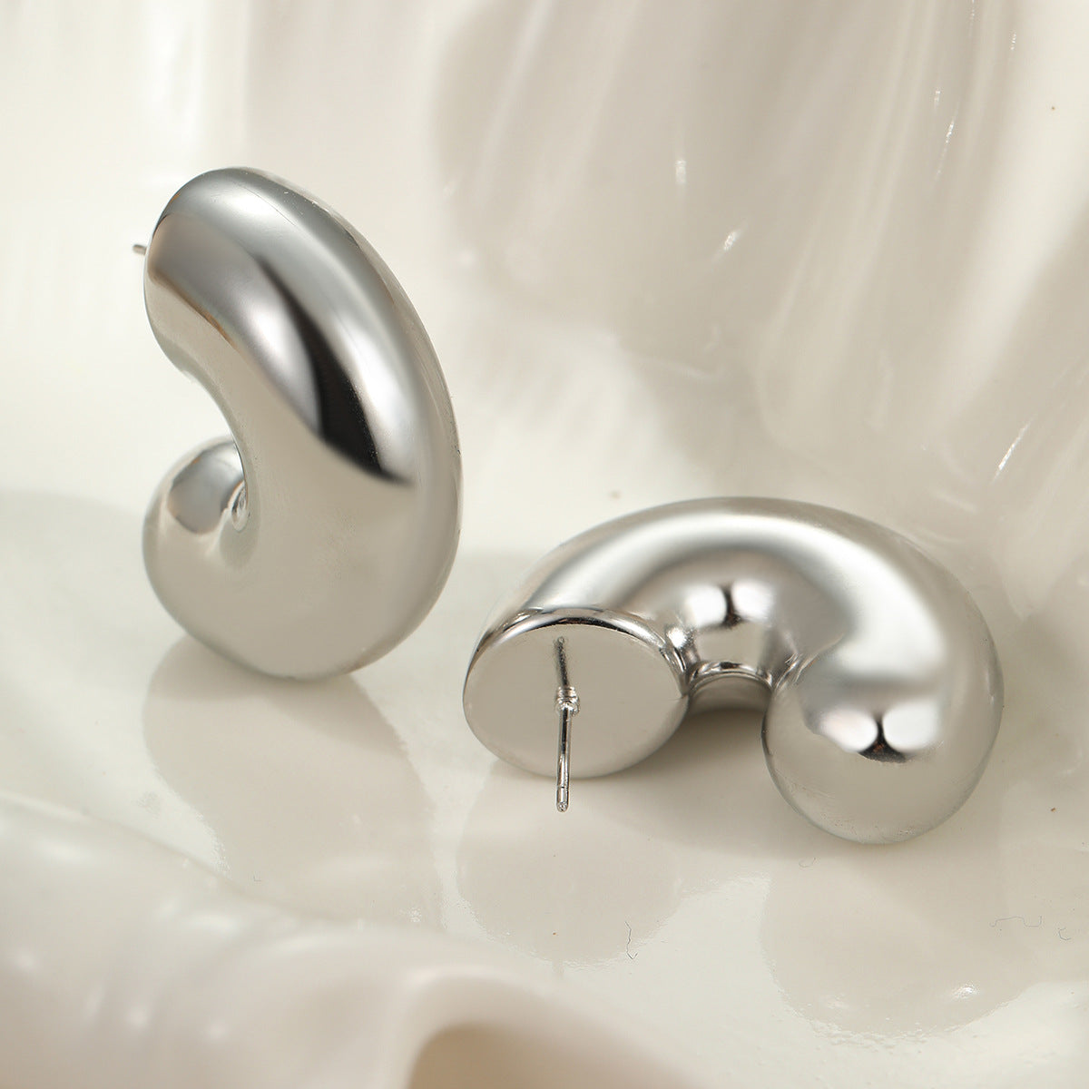 Orecchini a cerchio a forma di C geometrici minimalisti da donna in acciaio inossidabile placcato oro 18 carati