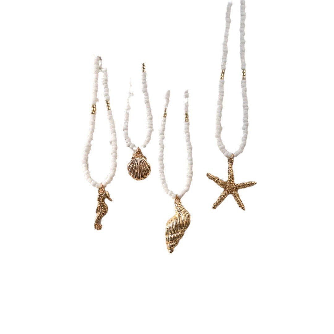 Collar Minimalista de Concha Marina y Caballito de Mar en Acero Inoxidable con Enchapado al Vacío de Oro de 18K para Uso Unisex