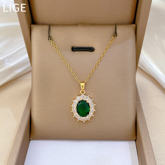 Collar de acero de titanio para mujer con gema verde en forma de huevo estilo caricatura, incrustaciones de diamantes de imitación y delicada cadena para la clavícula