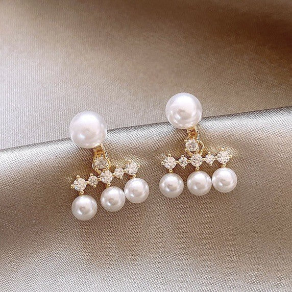 Orecchini da donna vintage eleganti a forma di stella geometrica con perle simulate e zirconi, perni in acciaio placcato