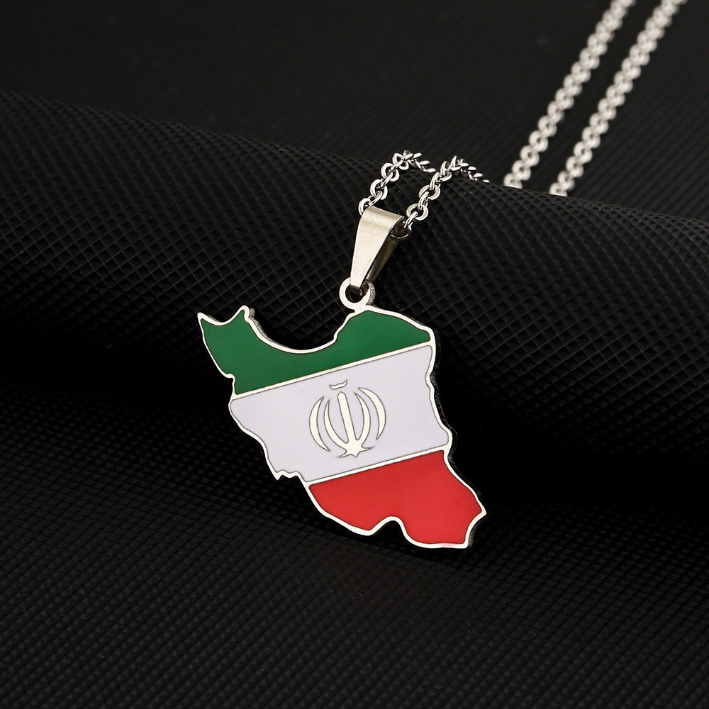 Collana con Pendente Geometrico Etnico in Acciaio Inox con Finitura Smaltata su Catena ad Anelli