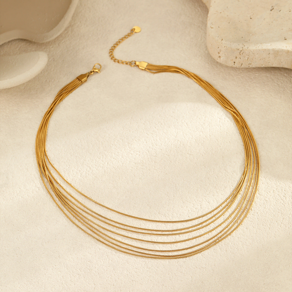 Collana con catena a serpente in acciaio inossidabile geometrica alla moda per donna con finitura placcata