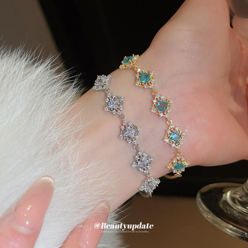 Elegante bracciale geometrico quadrato in zirconia per donna in rame e plastica con inserti floreali, alla moda e minimalista per l'ufficio