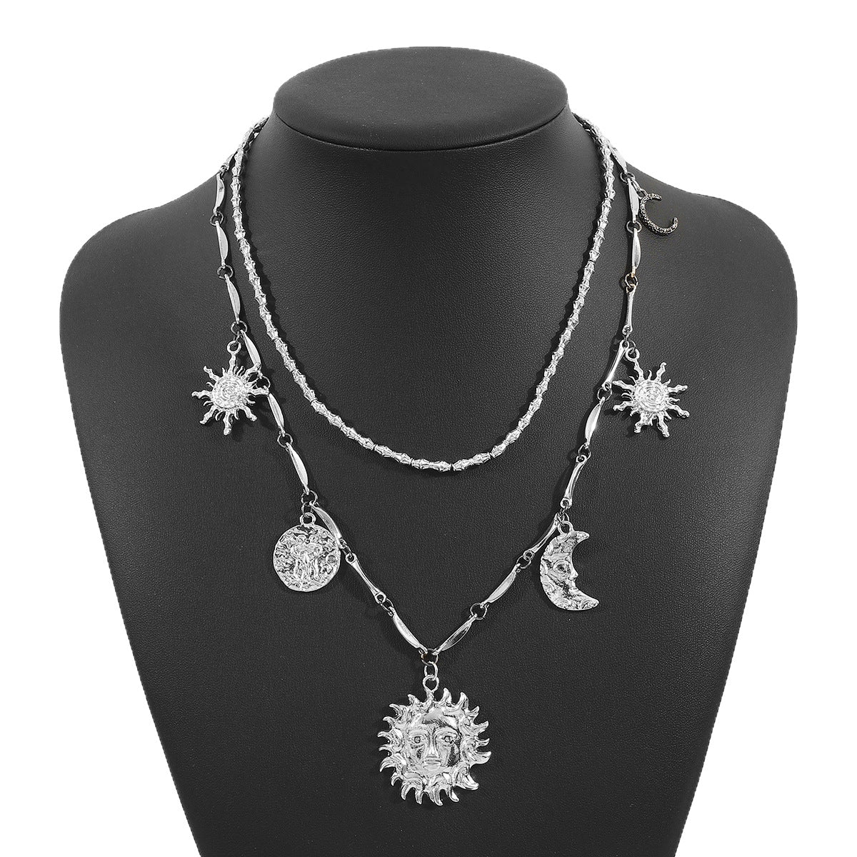Collana da donna con ciondolo luna e stella vintage, con base in lega e intarsio di strass su catena standard
