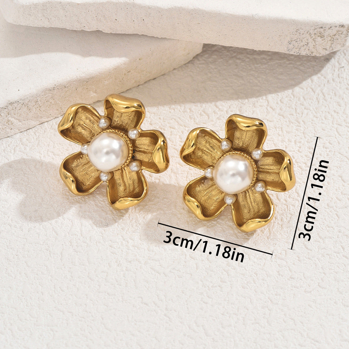 Vintage Floral Design Zinc Alloy Stud Earrings with Pearl Inlay for Women