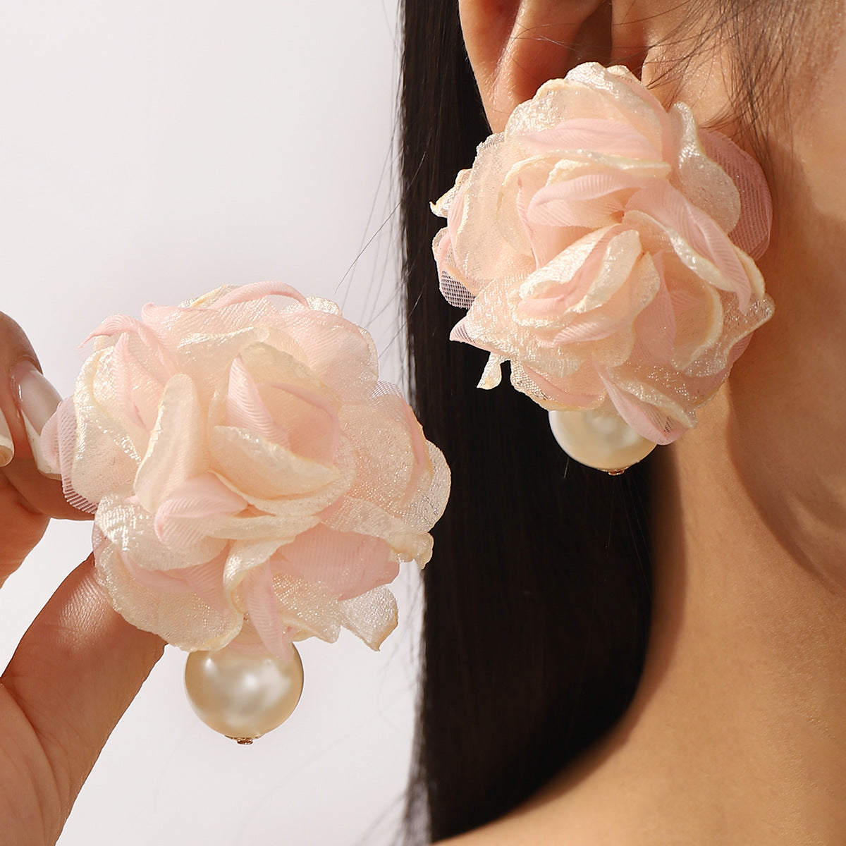 Pendientes de té de rosa hechos a mano de gasa floral y perlas de imitación estilo vintage de Hong Kong