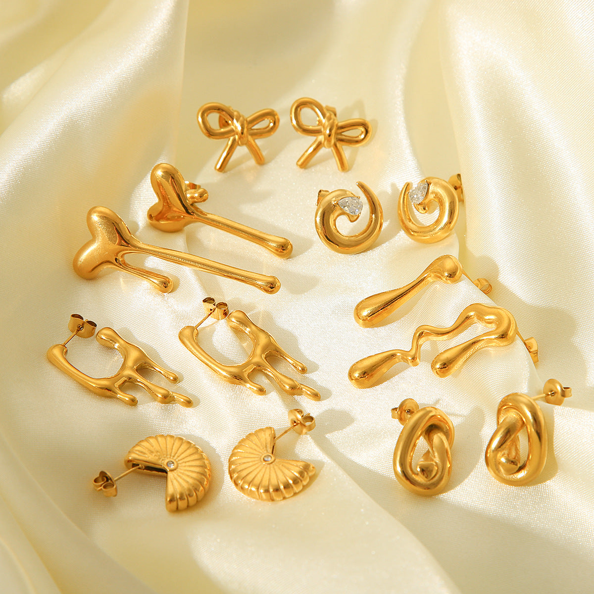 Pendientes de tuerca geométricos de corazón con lazo de acero inoxidable chapado en oro de 18 quilates irregulares de moda para mujer