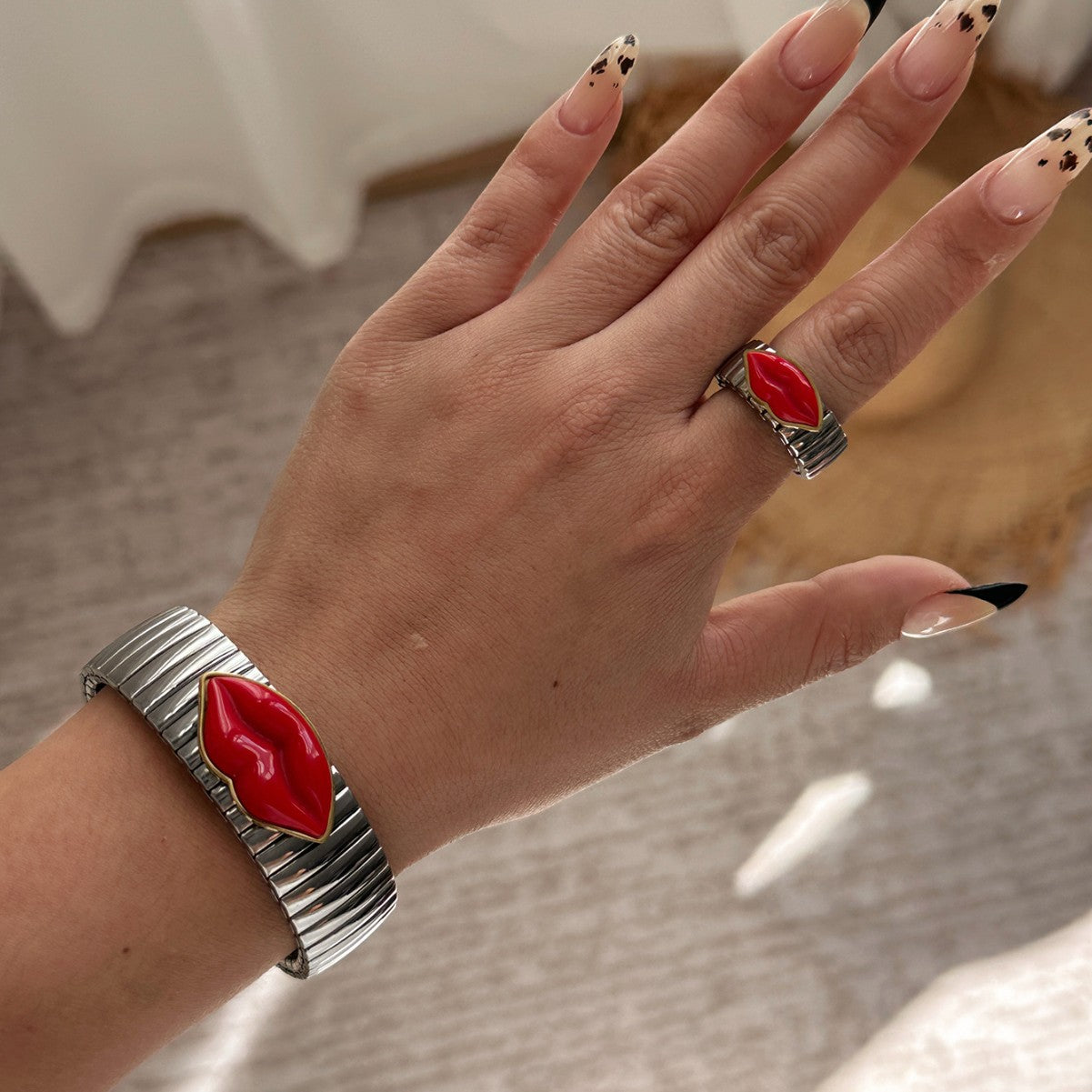 Vintage Elegant Plated Stainless Steel Lip Bracelet Ring Set for Women