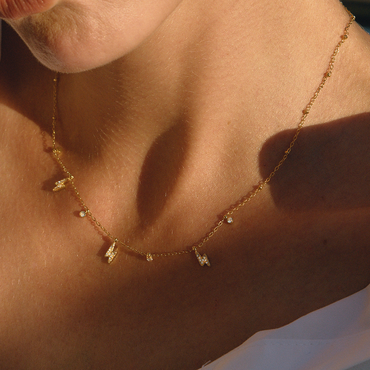 Collana con Ciondolo a Farfalla Geometrica da Donna in Acciaio al Titanio con Intarsio di Strass e Finitura Galvanizzata, Collana Ipohallergenica in Acciaio Inossidabile