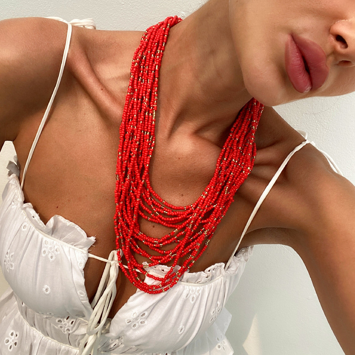 Collana Bohemien Geometrica da Donna con Design a Fili Multistrato Fatti a Mano e Perle
