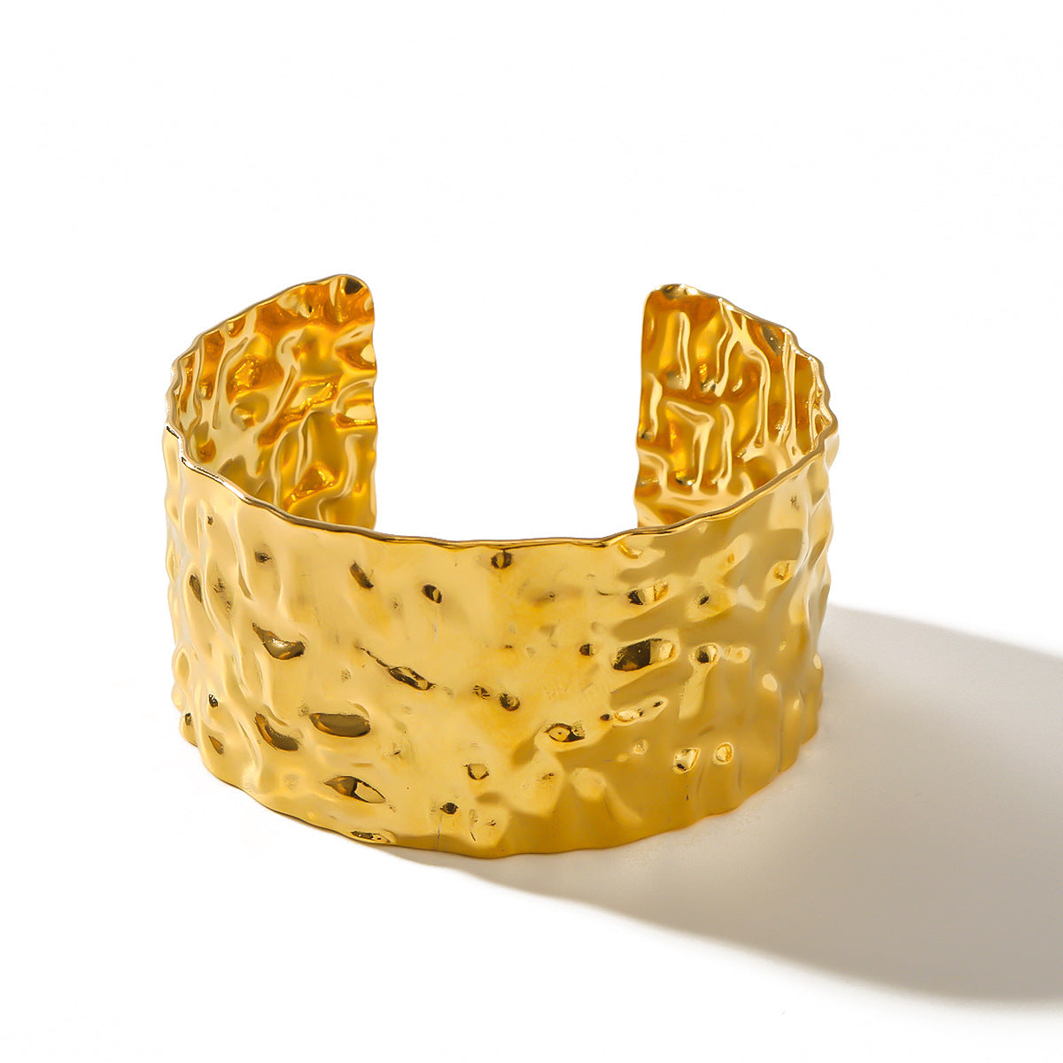 Bracciale rigido aperto da donna in oro 18K placcato, trama martellata minimalista