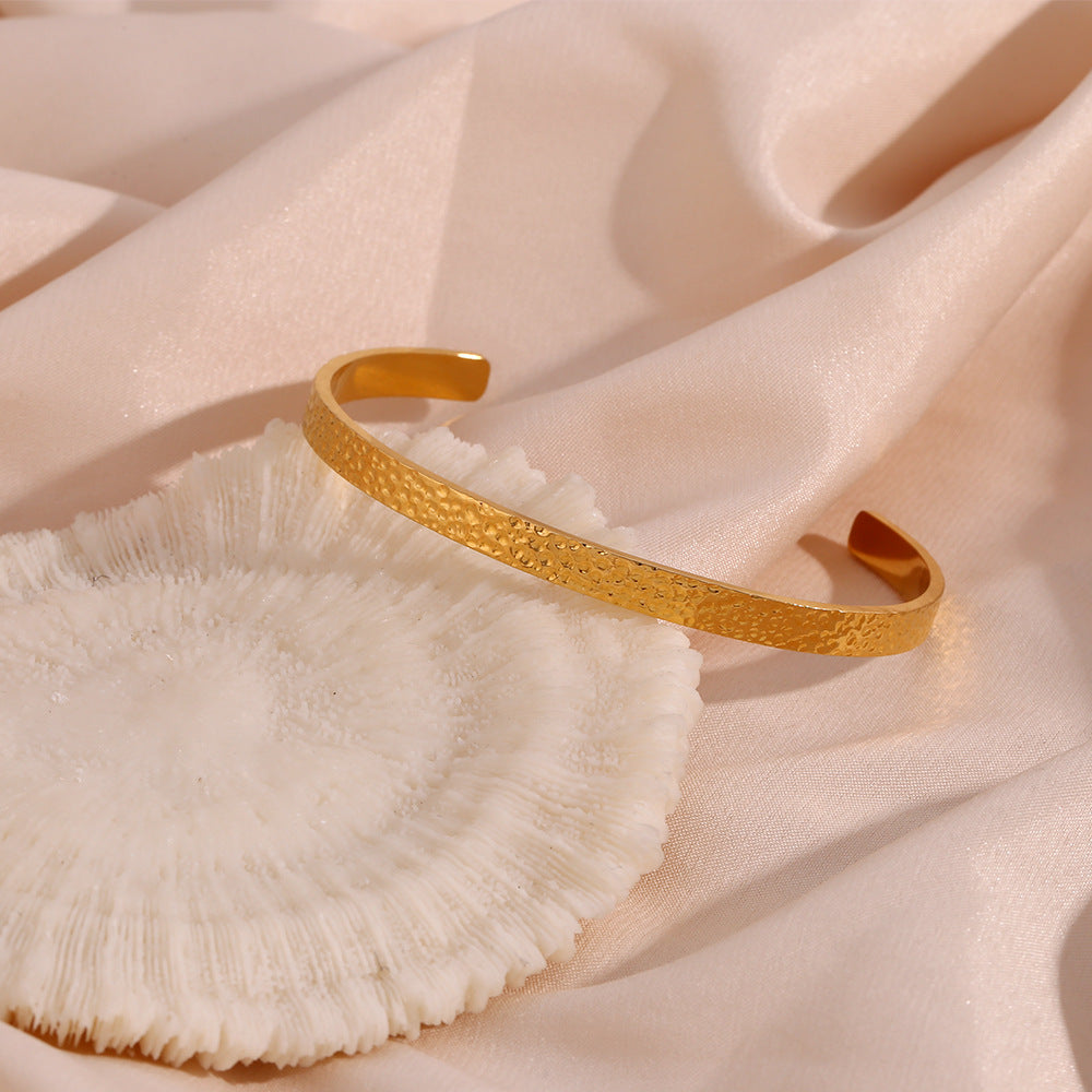 Minimalist Luxury Hammered Texture Stainless Steel Bracelet with 18K Gold Plating for Women