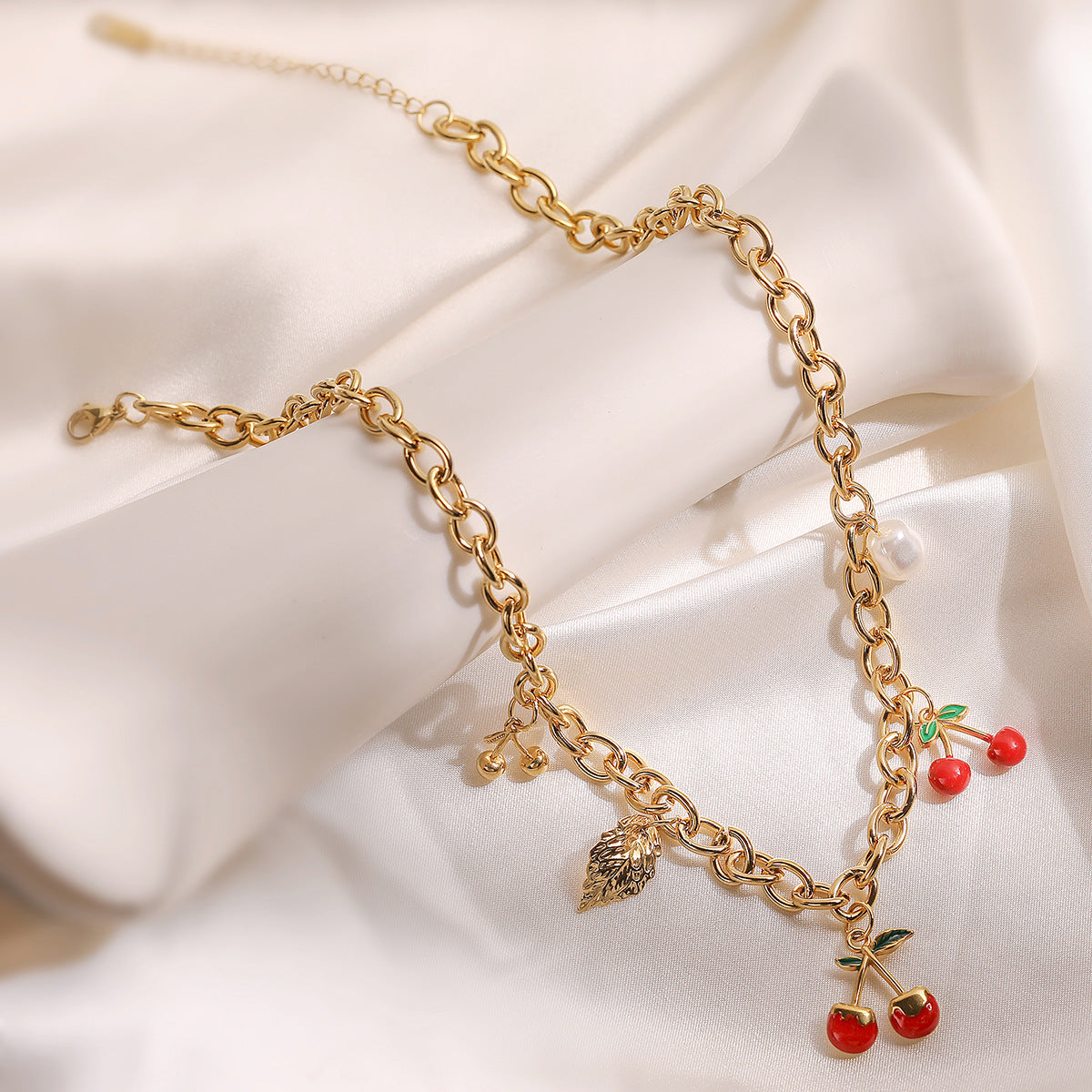 Collar Minimalista con Colgante de Cereza y Fresa para Mujer con Chapado en Oro de 18K sobre Acero Inoxidable