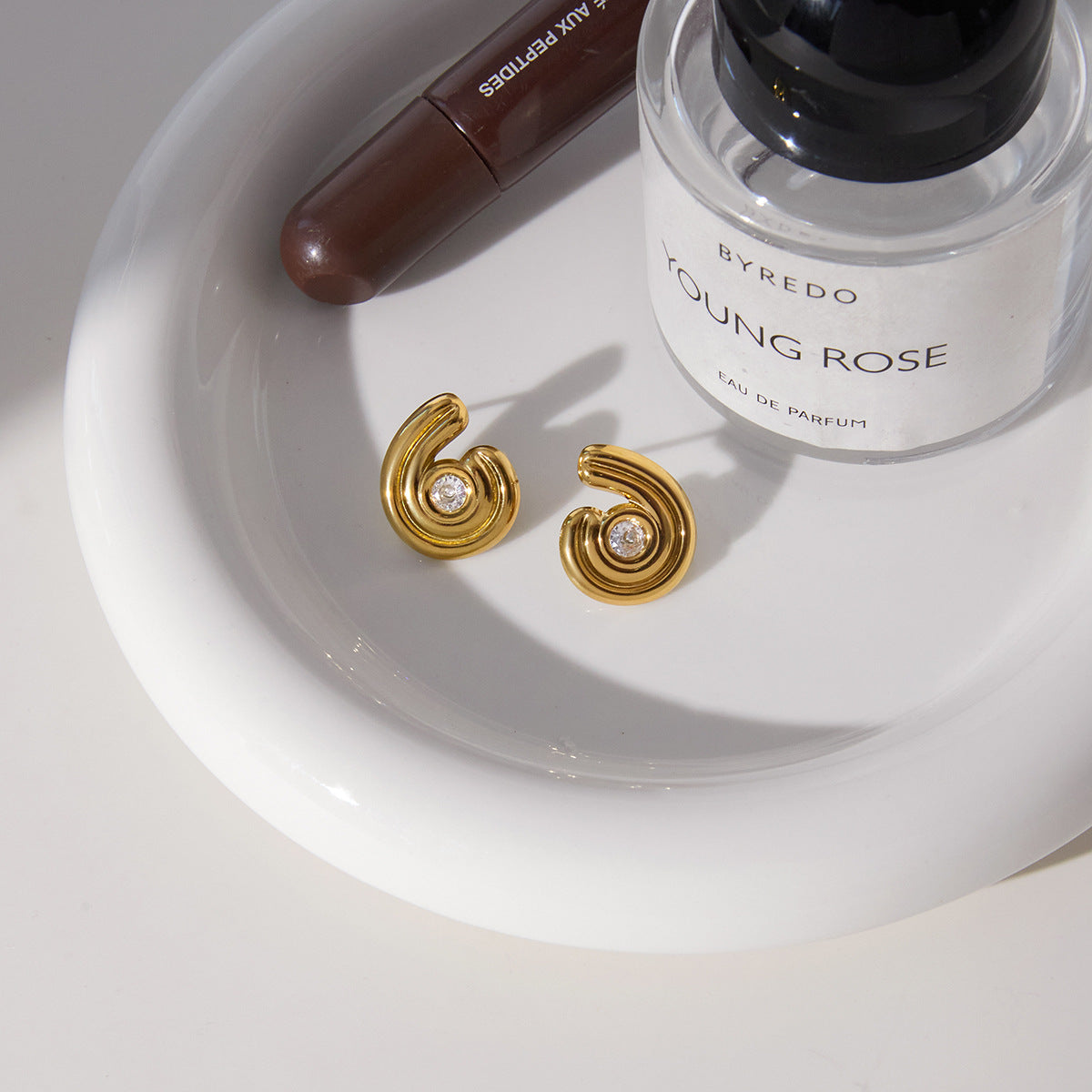 Orecchini a perno da donna minimalisti geometrici in acciaio inossidabile con zirconia, placcati oro PVD sottovuoto di lusso