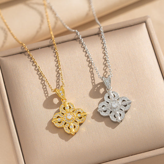 Collana con ciondolo a croce a rombo di lusso minimalista da donna in acciaio al titanio con placcatura in oro e intarsi in zircone