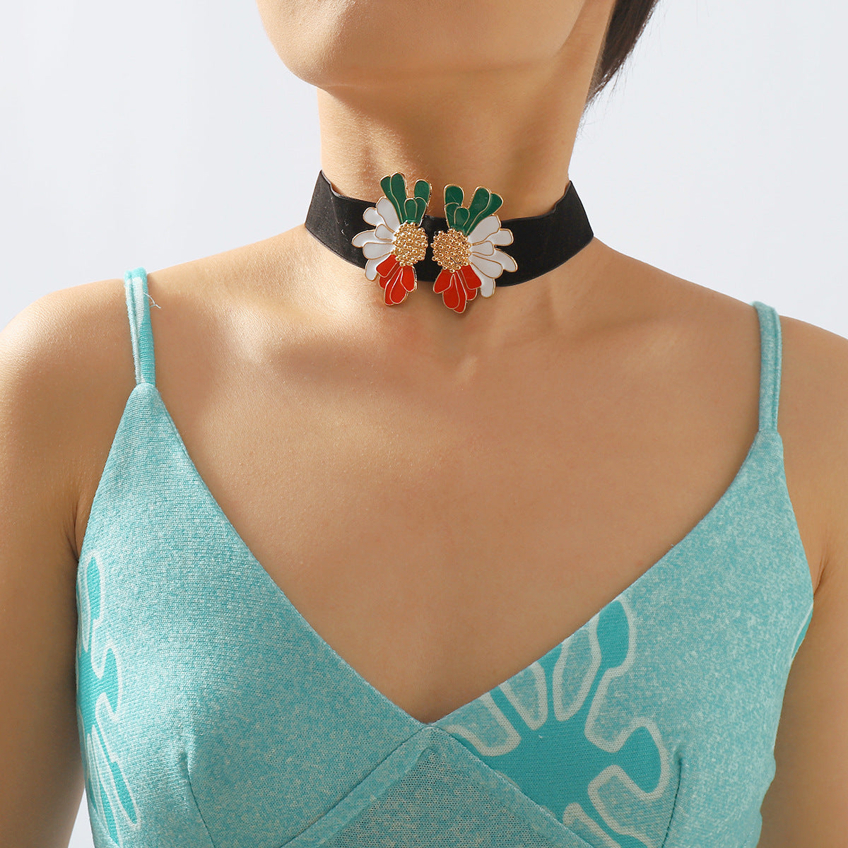 Collana pendente floreale da donna dolce e grintosa con finitura in smalto su base in lega con design geometrico a catena per clavicola