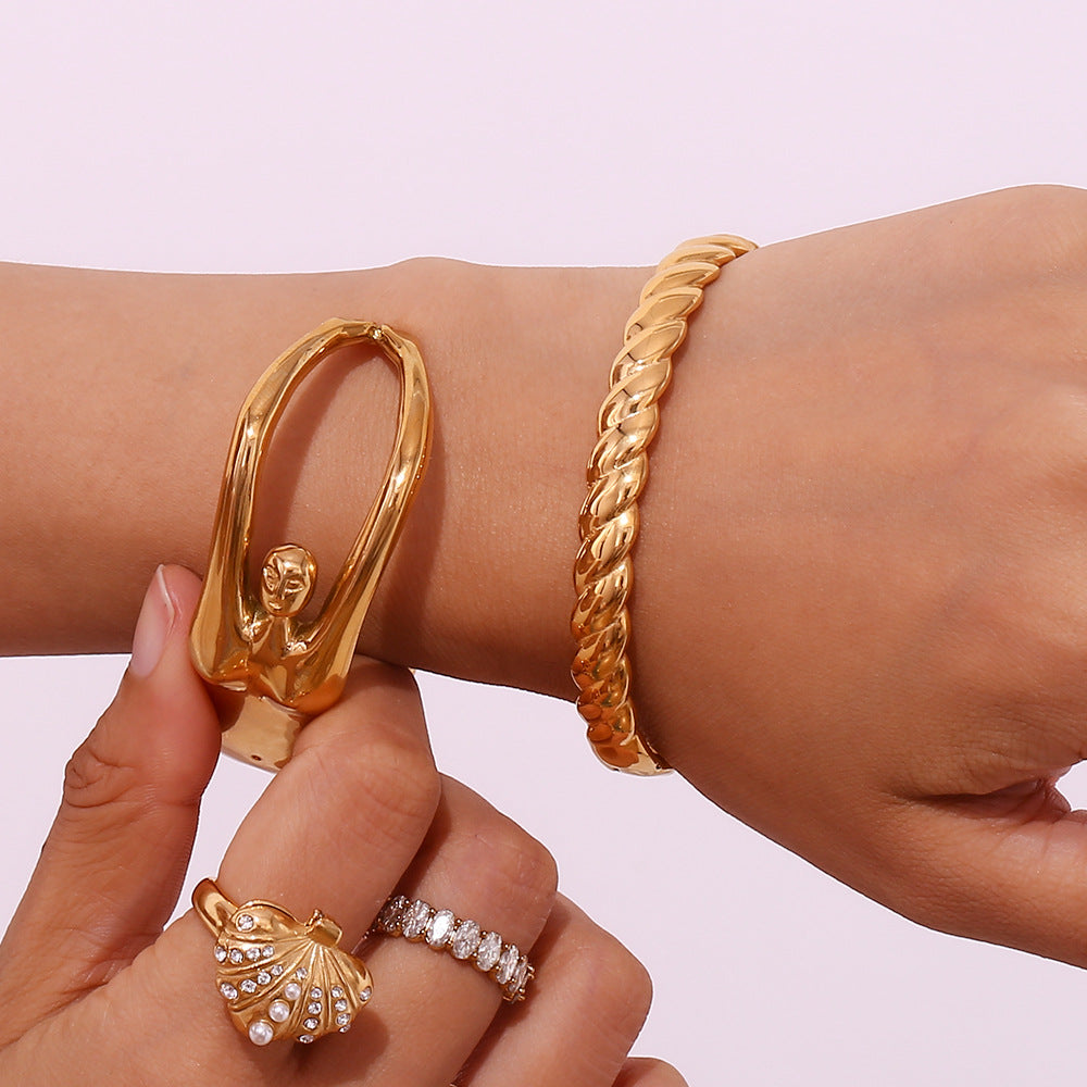 Minimalist Wheat Sheaf Bracelet in Stainless Steel with 18K Gold Plating, Flat Twisted Chain Design with Lobster Clasp