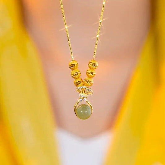 Collar con colgante de bolsa de la suerte verde, chapado en oro, con forma irregular de diseño original y cadena de acero de titanio para mujer