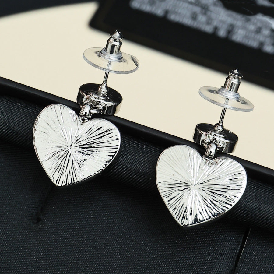 Orecchini da donna placcati oro in ottone con zirconi cubici a forma di cuore, perni in argento sterling 925