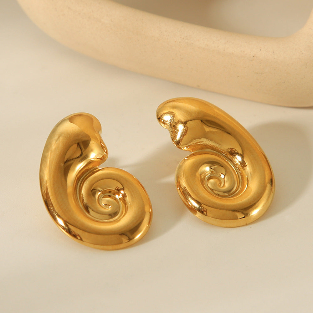 Orecchini da donna minimalisti in acciaio inossidabile a forma di conchiglia con finitura placcata, design geometrico ispirato alla spiaggia