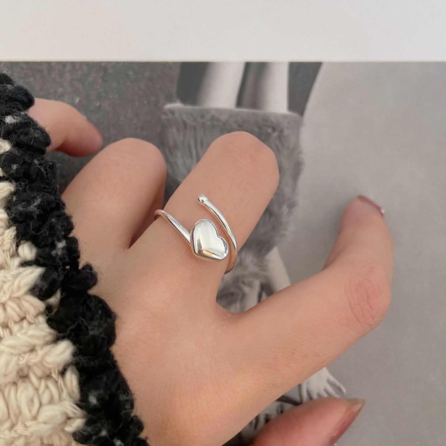 Minimalist Heart-Shaped 925 Sterling Silver Ring for Women with Clean Line Design and Geometric Edge Detail
