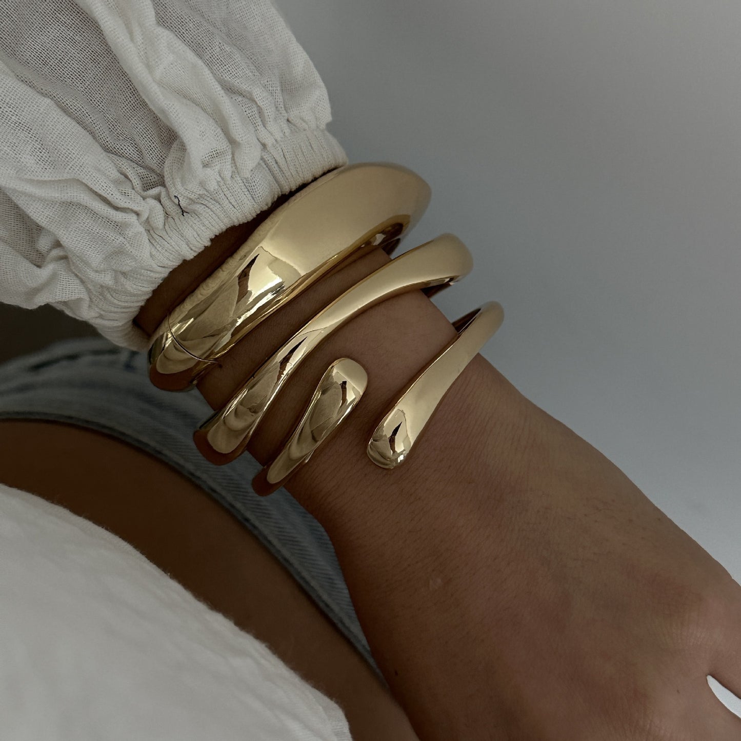 Bracciale da donna a polsino placcato in metallo a goccia geometrica di tendenza
