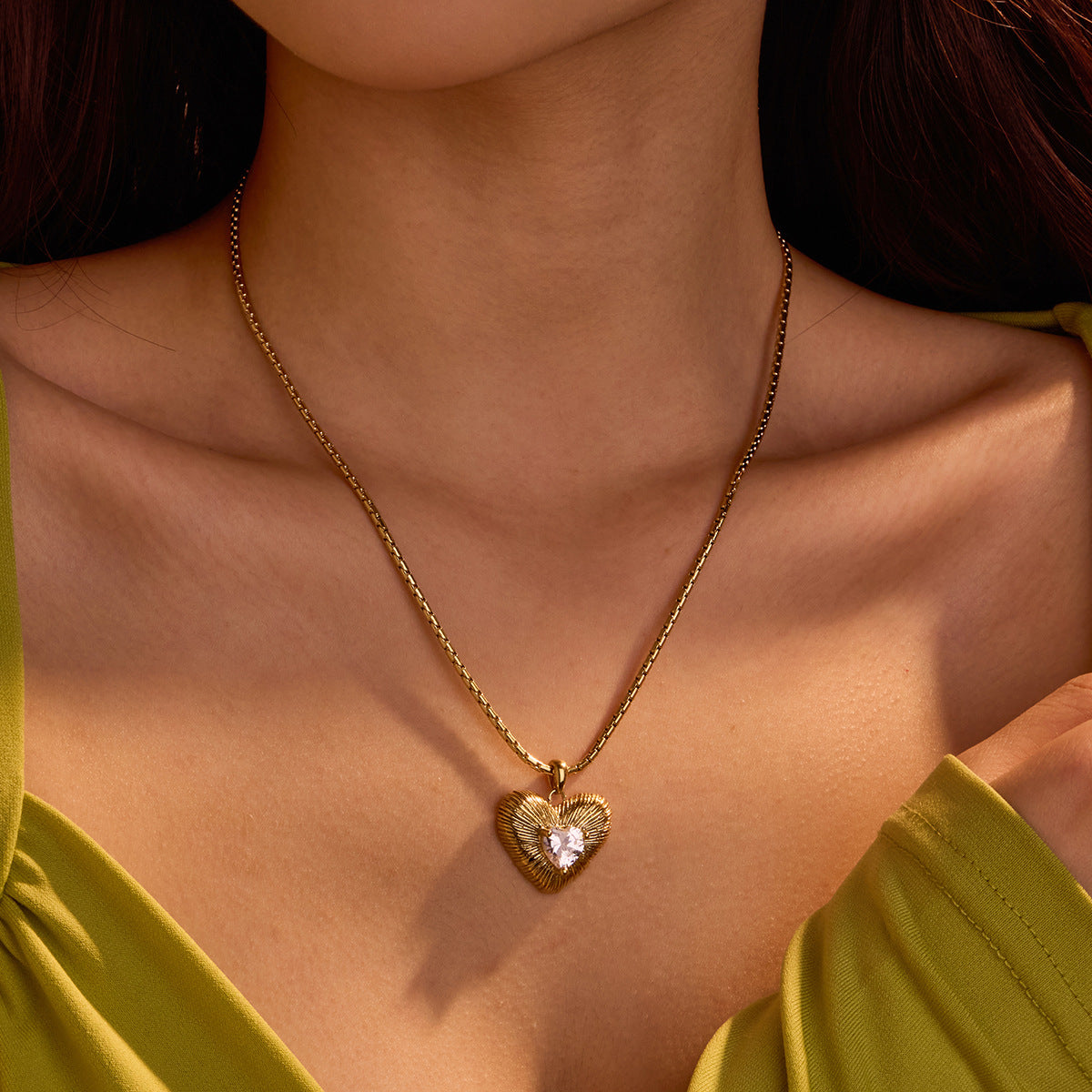 Collana alla Moda con Ciondolo a Cuore in Zircone Colorato in Acciaio Inossidabile Placcato per Donna