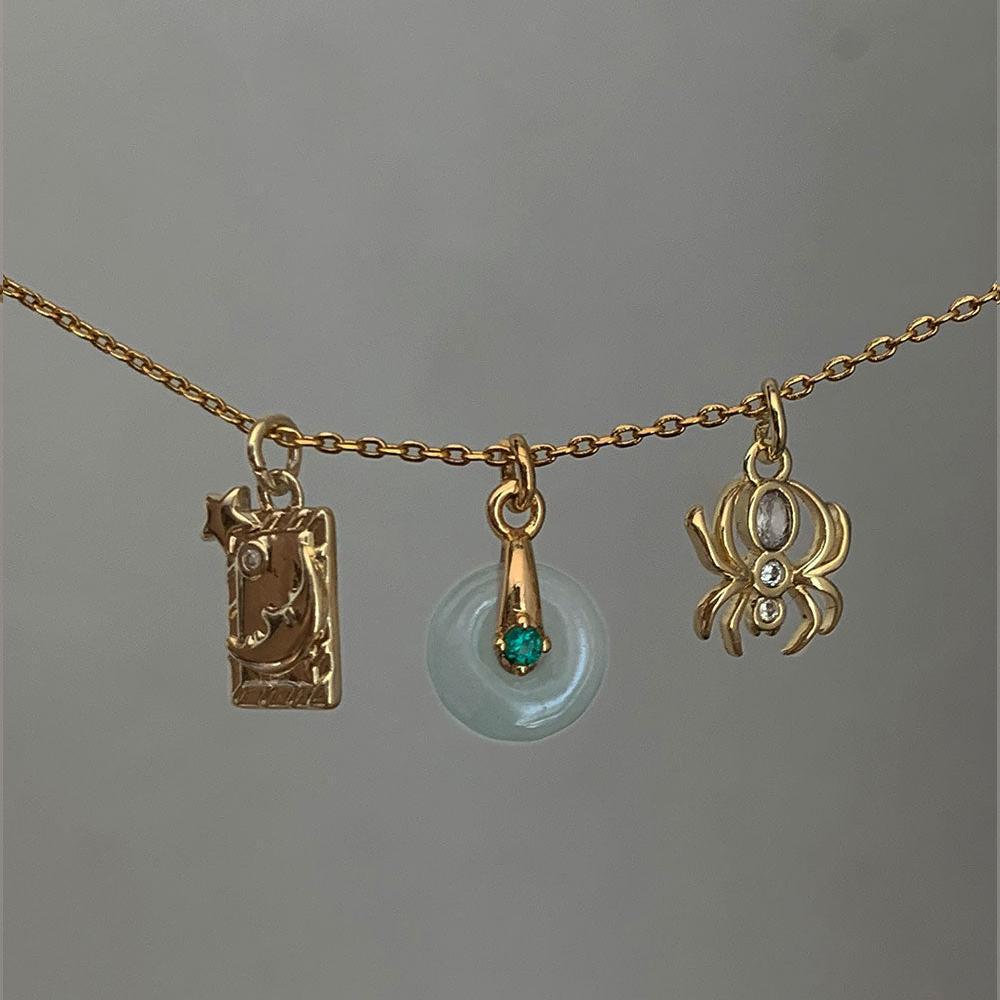 Collana da donna con ciondolo floreale a cuore a goccia in ottone placcato