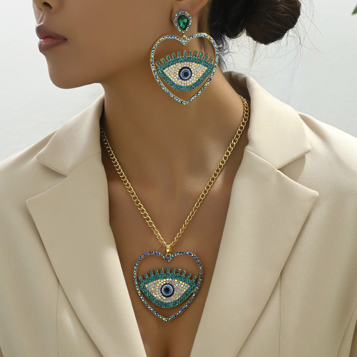 Juego de collar con colgante de ojo turco estilo retro Hip Hop con abalorios de aleación en forma de corazón y campana para mujer