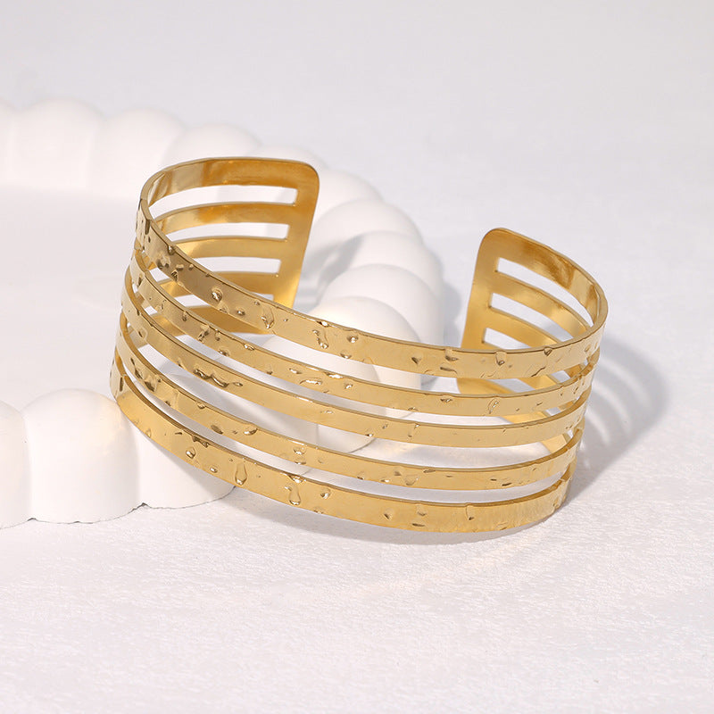 Minimalist Geometric Cold-Tone Bracelet with Heart and Floral Motifs in Gold-Plated Stainless Steel for Women