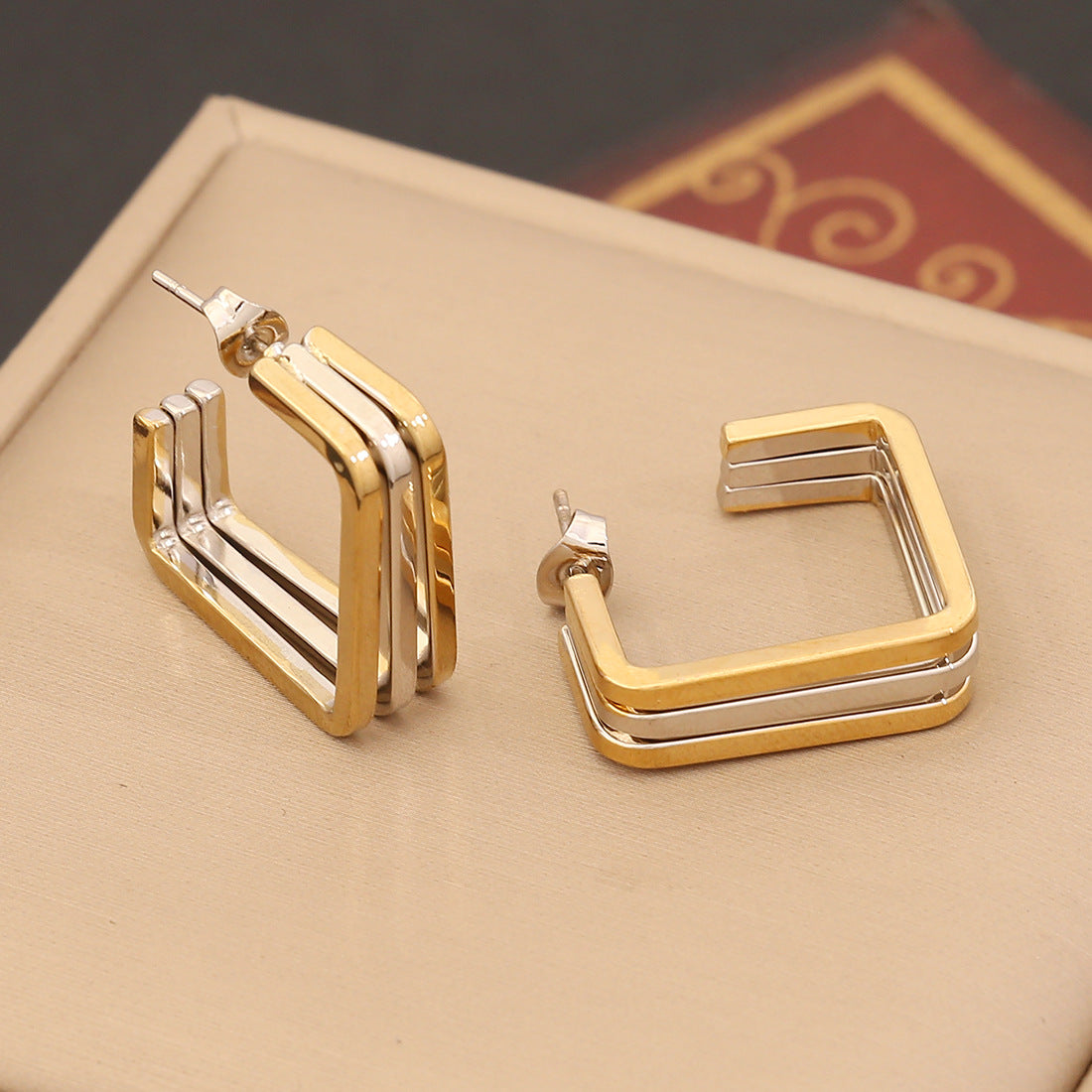 Fashionable Geometric Stainless Steel Stud Earrings with Plating Finish for Women