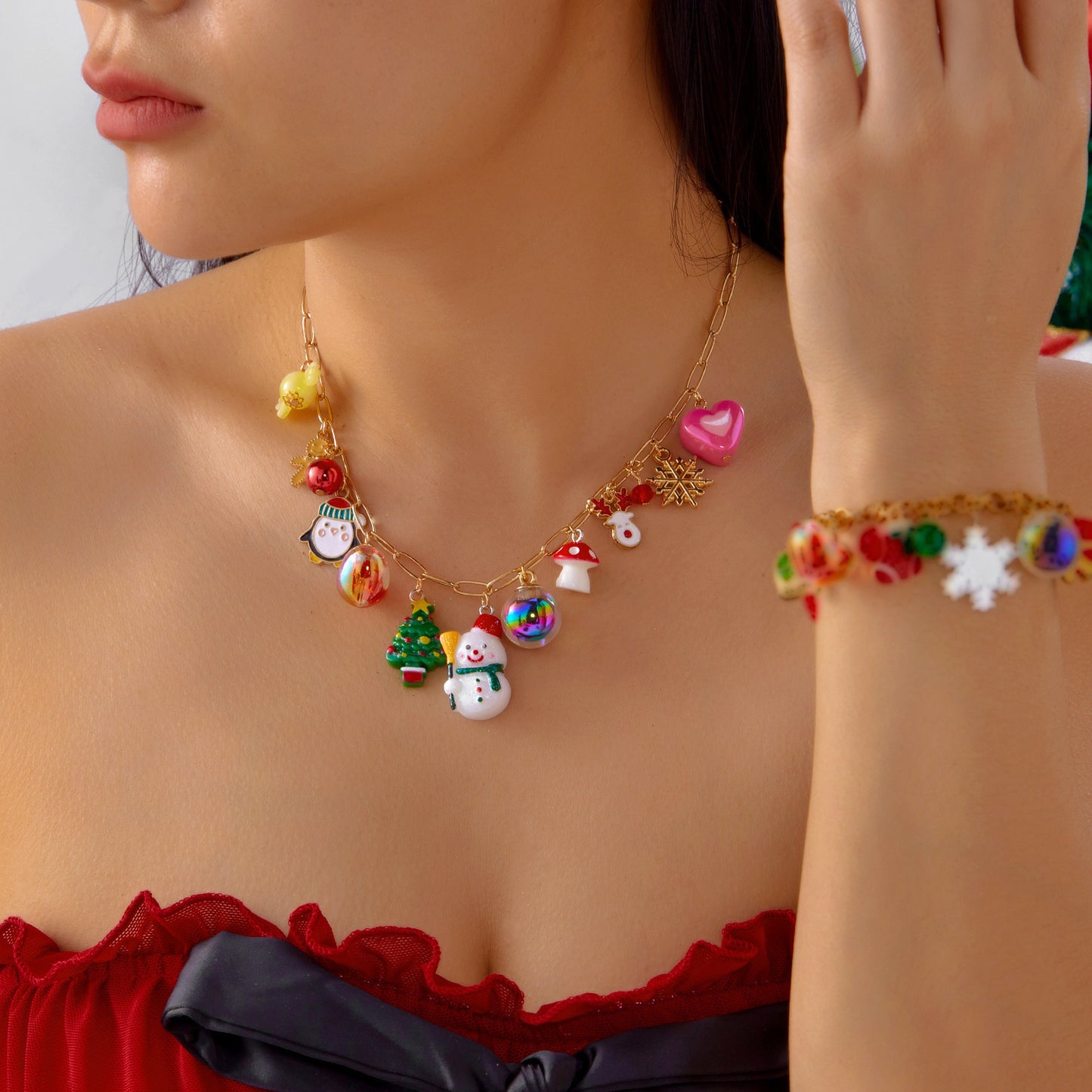Conjunto de collar y pulsera con colgantes chapados en aleación geométrica con dijes de Papá Noel, copo de nieve y reno