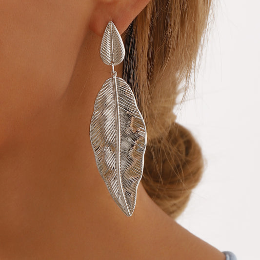 Orecchini da donna in ferro a forma di foglia, stile vintage, dal design minimalista e alla moda