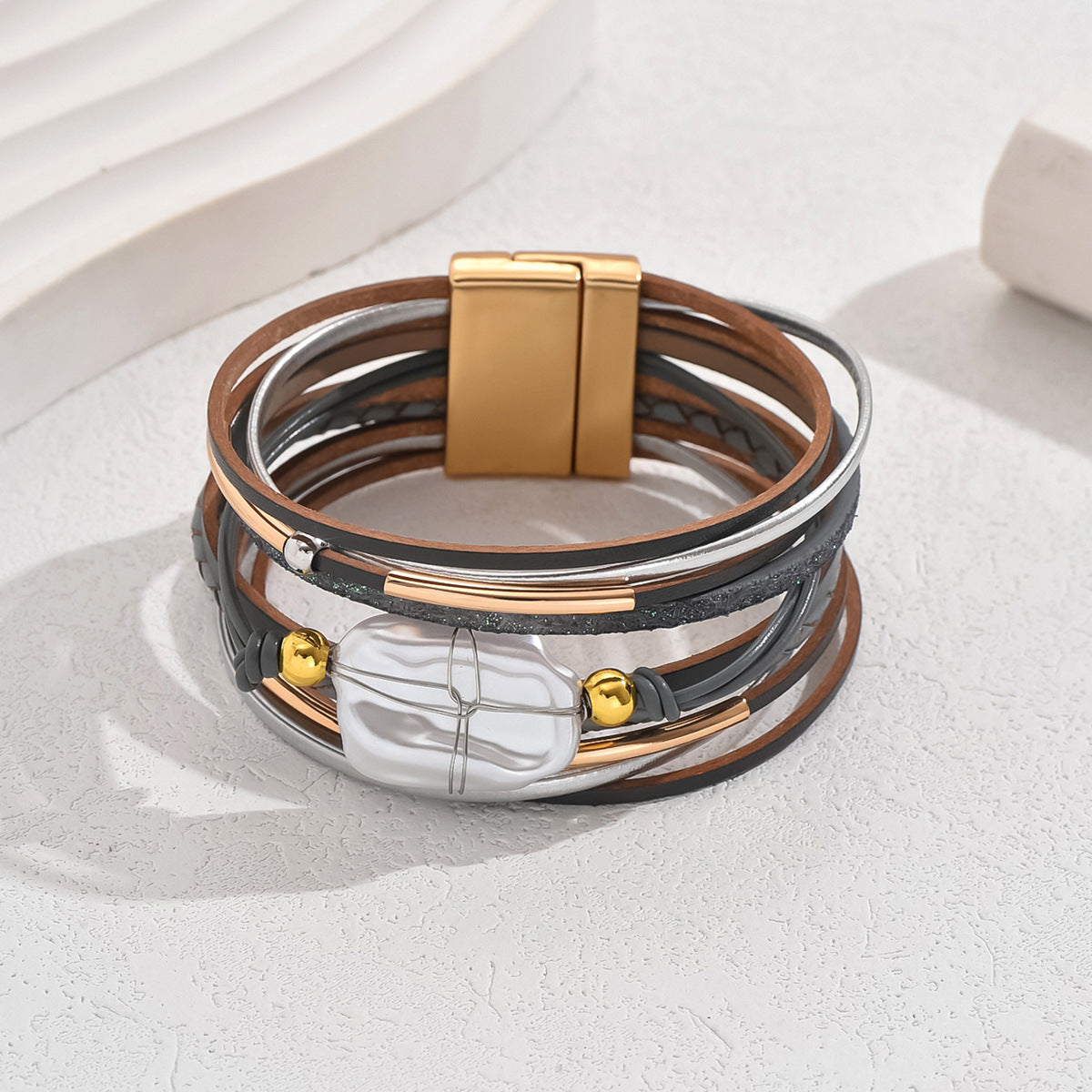 Bracciale da donna a più strati in stile geometrico minimalista con intarsio di perle e perline in madreperla
