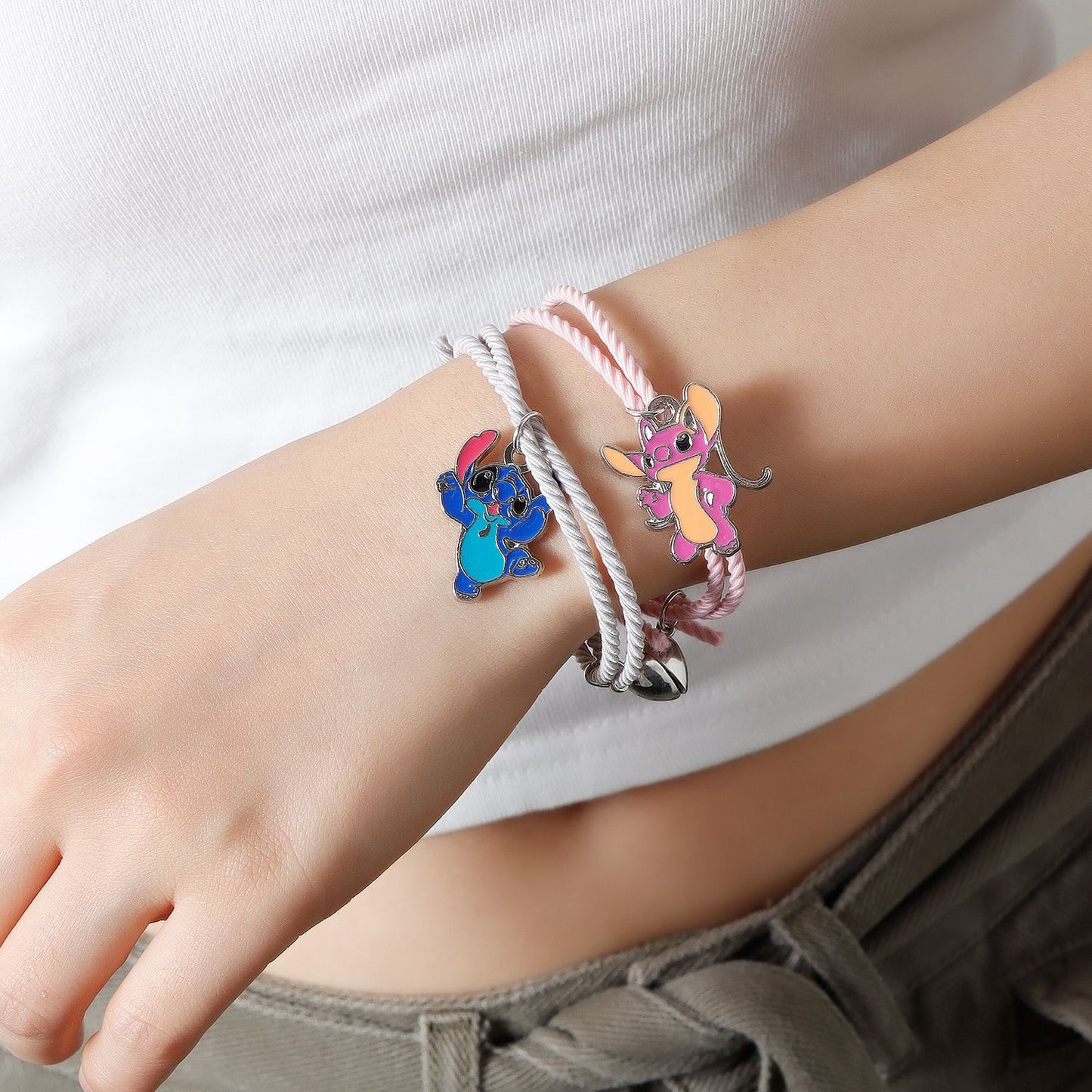 Pulsera con dije de conejo de dibujos animados para mujeres y hombres con cierre magnético, diseño geométrico, acabado galvanizado