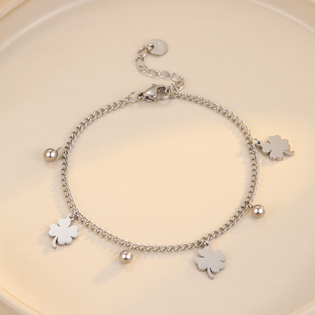 Fashionable OL Style Clover-Shaped Titanium Steel Bracelet with Plating Finish for Women