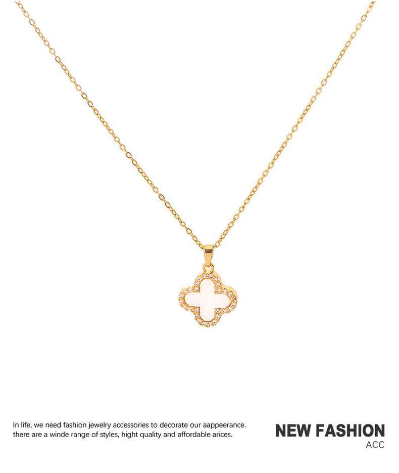 Collana da donna minimalista a forma di trifoglio in acciaio al titanio con intarsio di strass e finitura placcata