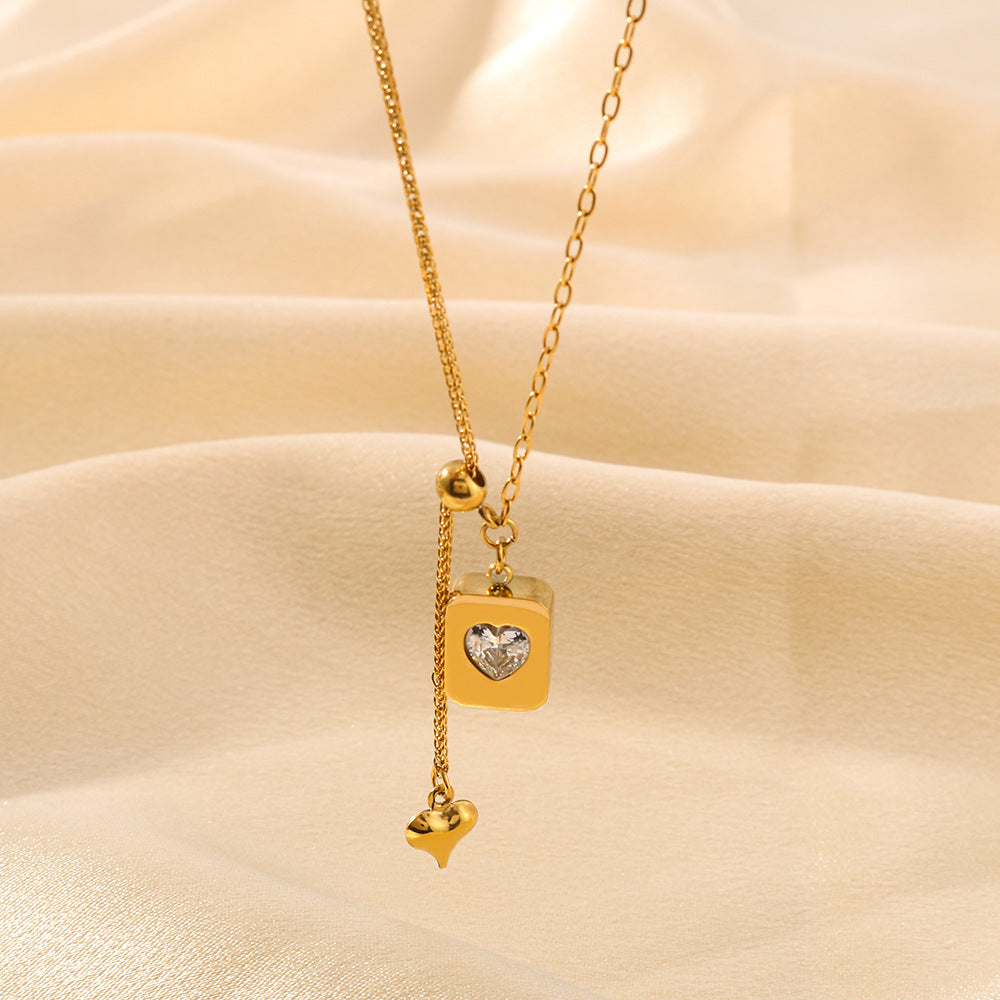Collana con Pendente a Cuore Minimalista in Acciaio al Titanio con Intarsio in Zirconia Cubica e Placcatura in Oro 18K su Catena O per Donna
