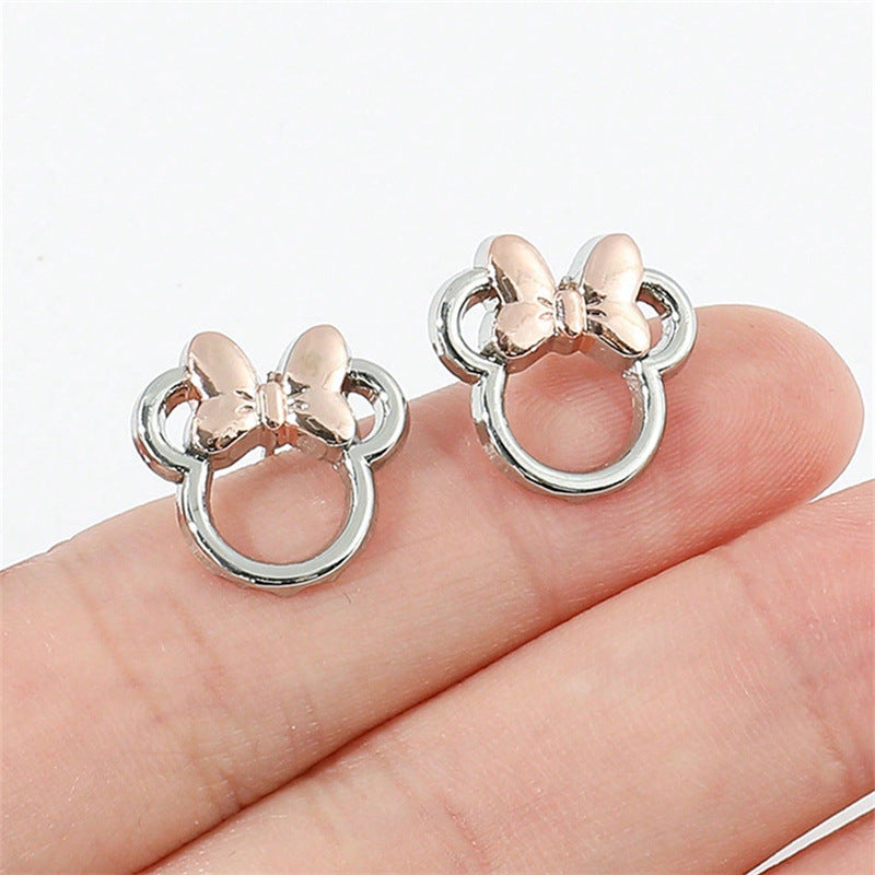 Orecchini a perno dolci con fiocco Topolino Minnie in cartone animato per donna con intarsio in perla e materiale in resina