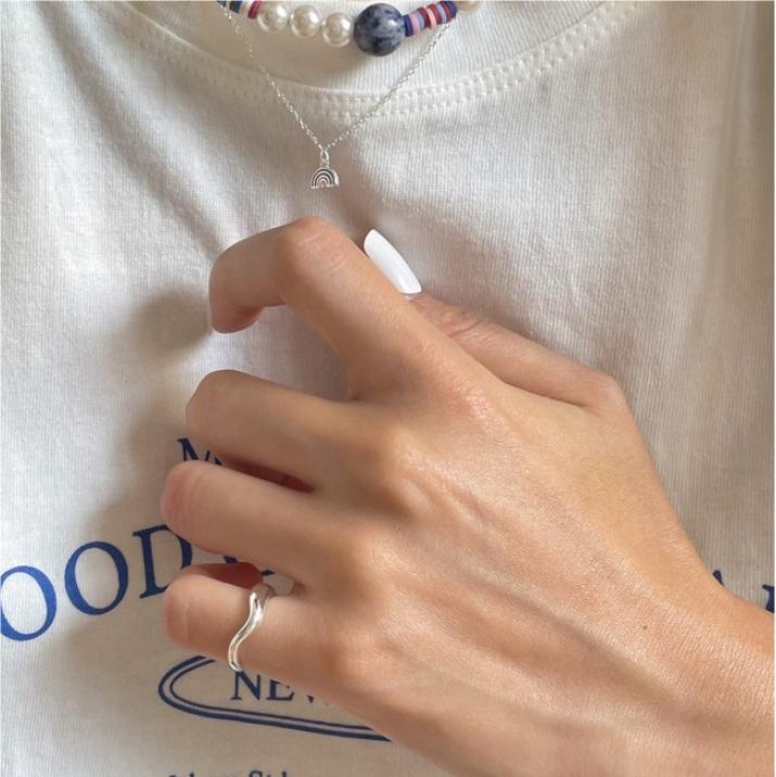 Anello Minimalista a Forma di Arco da Donna in Argento Sterling 925 con Design a Linee Pulite ed Estetica Geometrica