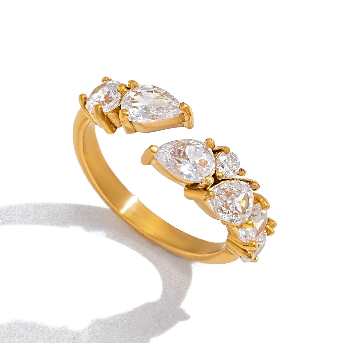Anello aperto da donna in acciaio inossidabile geometrico placcato oro PVD con zirconi cubici