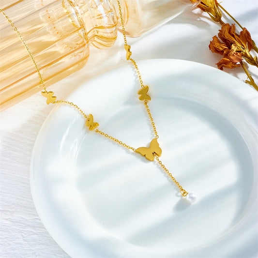 Elegante Collana Pendente a Farfalla Minimalista in Acciaio al Titanio con Dettaglio Nappa per Donne